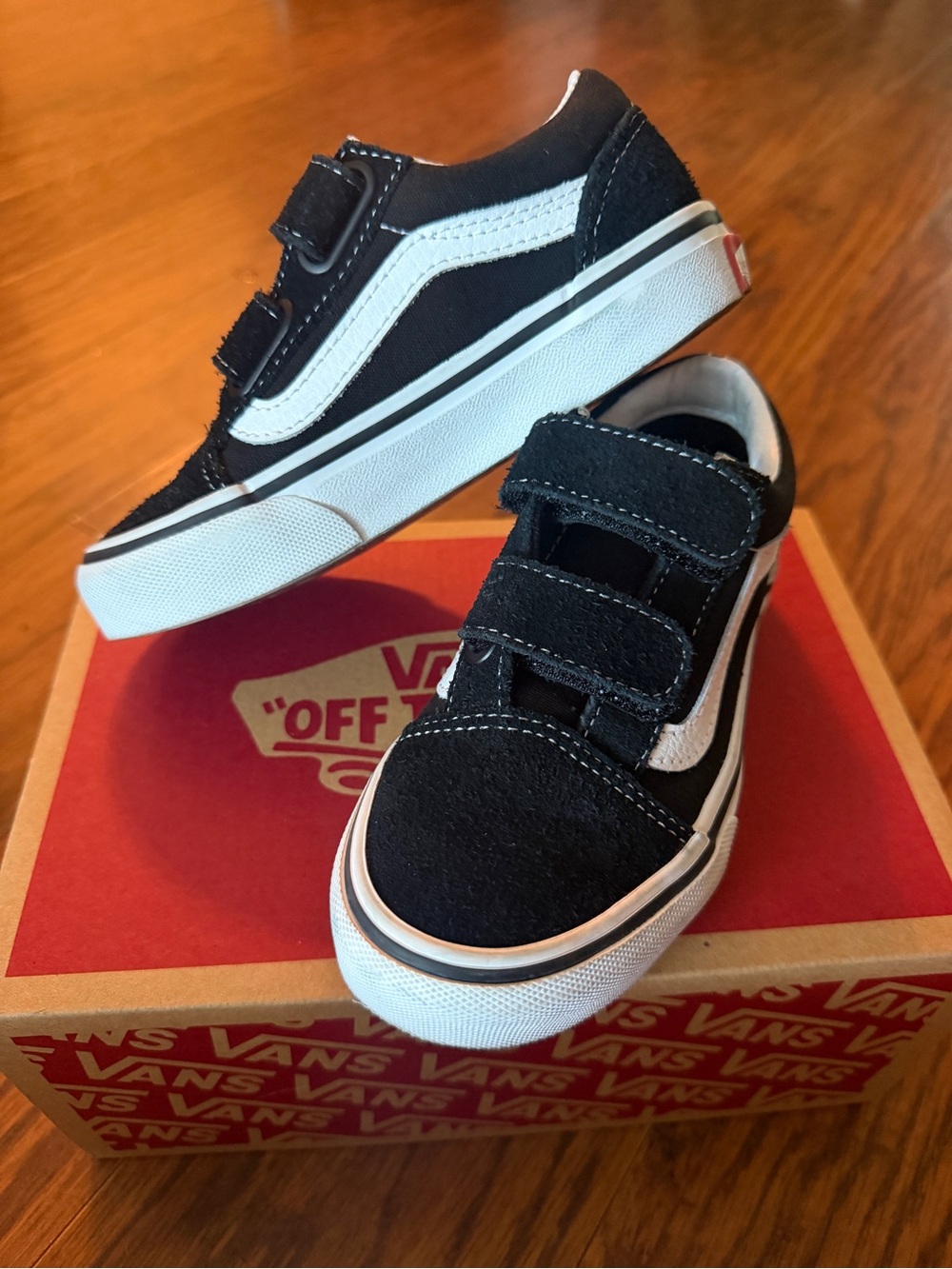 Vans Kids Classic Old Skool Velcro Sneakers - Black & White